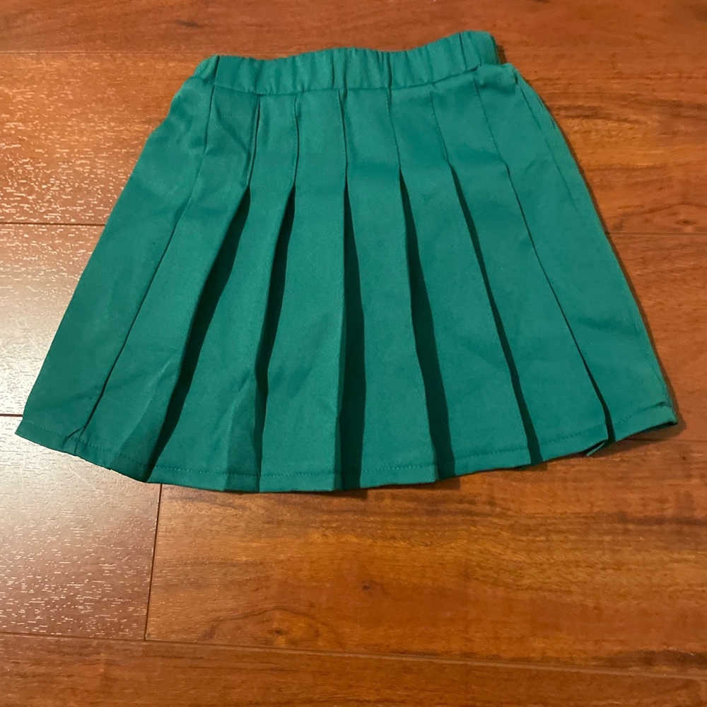 Green Shein toddlers 4-5 tennis’s skirt (NWOT)